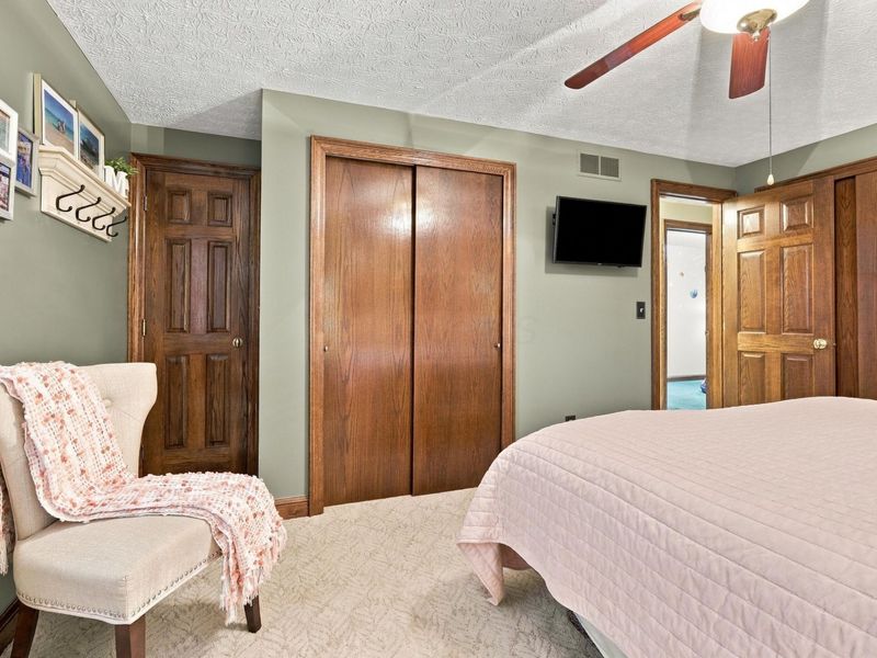 6885 Castlewood Drive NW, Carroll, OH 43112 Photo 26