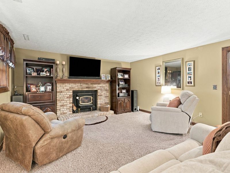 6885 Castlewood Drive NW, Carroll, OH 43112 Photo 32