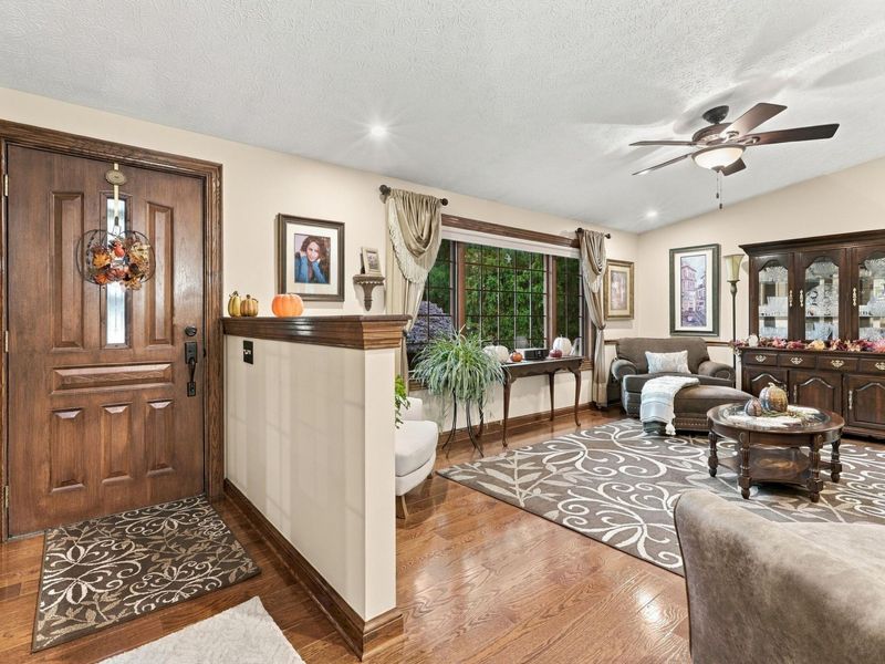 6885 Castlewood Drive NW, Carroll, OH 43112 Photo 4