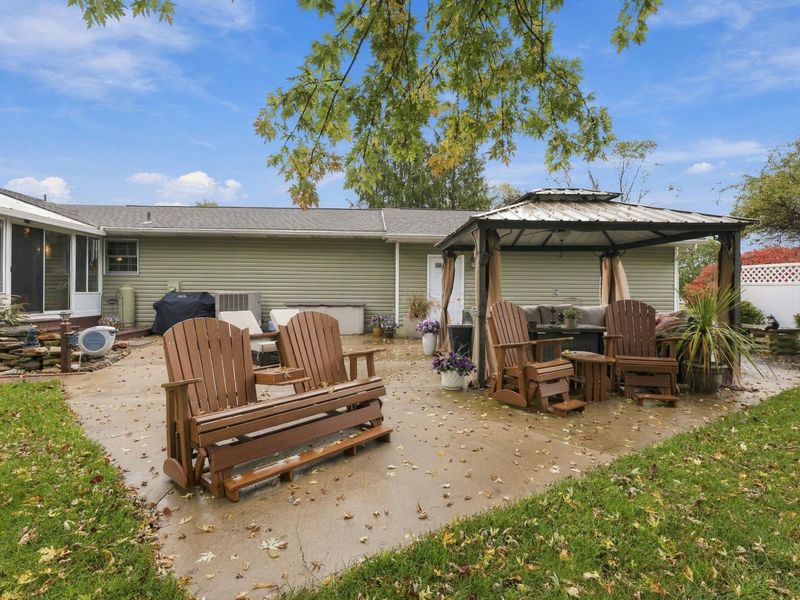 6885 Castlewood Drive NW, Carroll, OH 43112 Photo 43