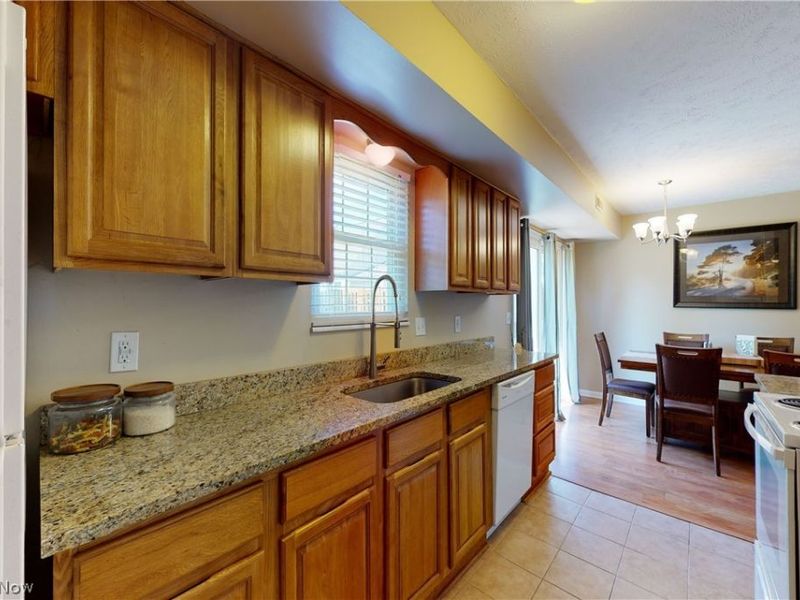 8785 Eastbrook Circle, Chagrin Falls, OH 44023 Photo 11