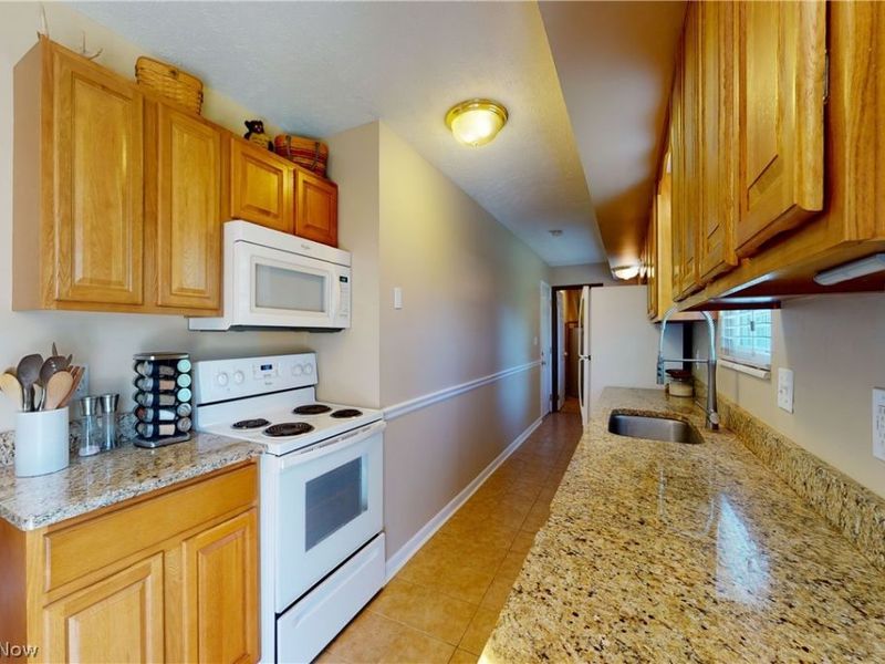 8785 Eastbrook Circle, Chagrin Falls, OH 44023 Photo 13