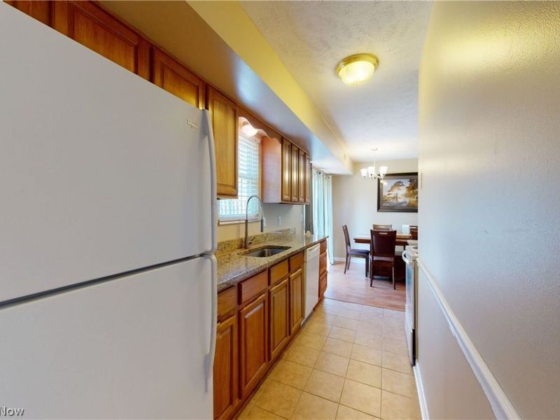 8785 Eastbrook Circle, Chagrin Falls, OH 44023 Photo 14