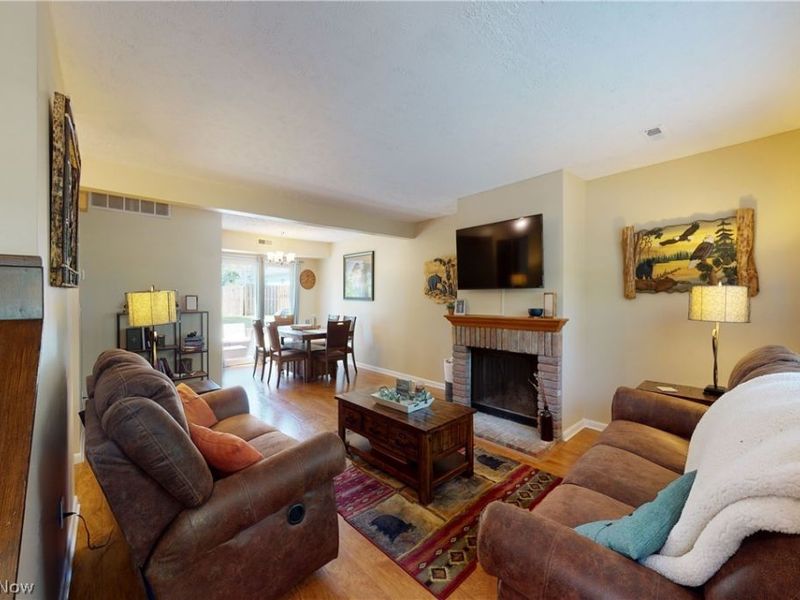 8785 Eastbrook Circle, Chagrin Falls, OH 44023 Photo 2