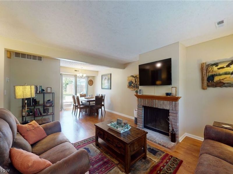 8785 Eastbrook Circle, Chagrin Falls, OH 44023 Photo 4