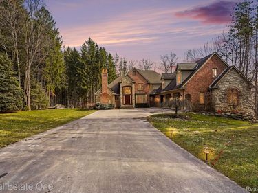12901 Sleigh Trail, Hartland Township, Mi 48380