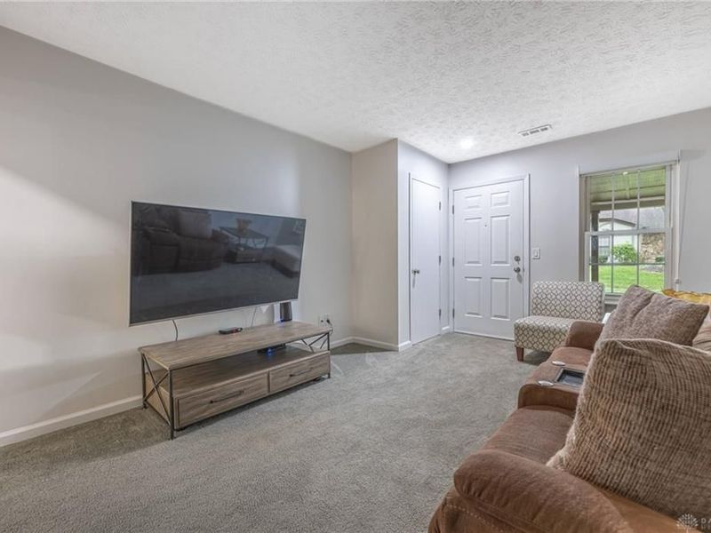 802 Pine Needles Drive, Centerville, OH 45458 Photo 7