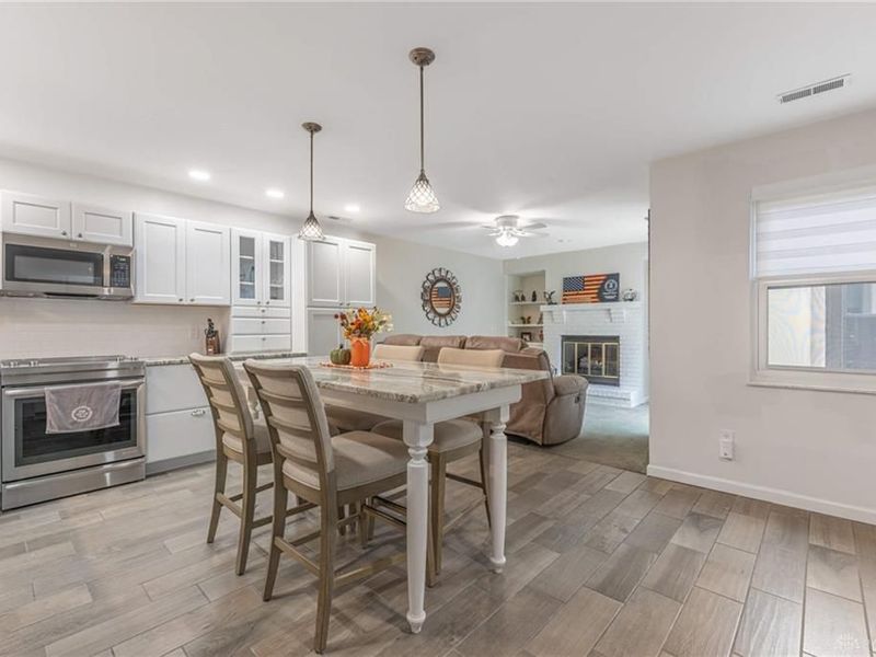 802 Pine Needles Drive, Centerville, OH 45458 Photo 8
