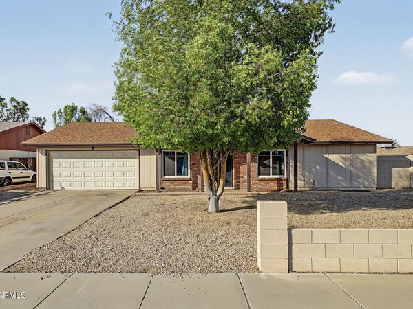 8602 W HEATHERBRAE Drive, Phoenix, AZ 85037
