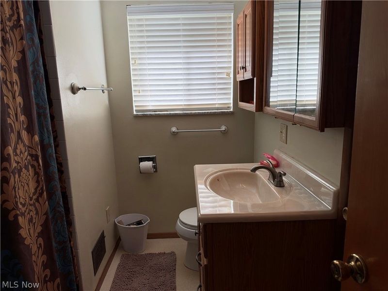 640 Tulip Lane, Martins Ferry, OH 43935 Photo 10
