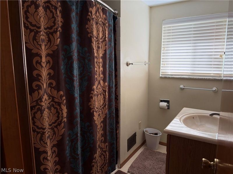 640 Tulip Lane, Martins Ferry, OH 43935 Photo 11
