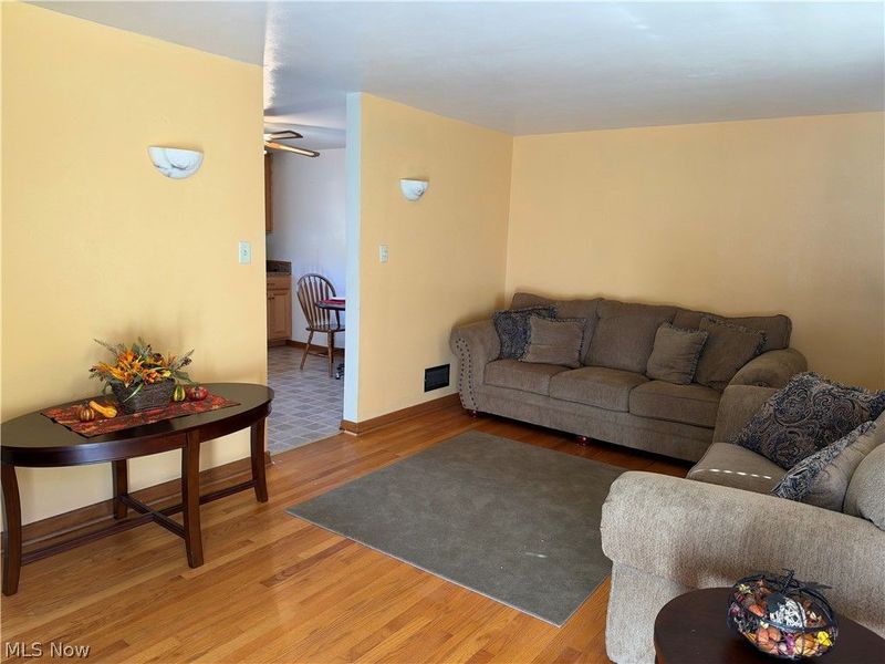 640 Tulip Lane, Martins Ferry, OH 43935 Photo 3