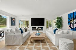 801 Ventura Place photo 4