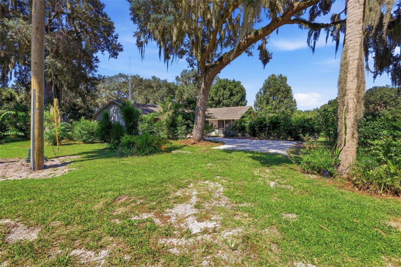 41520 Charm Lake Drive, Umatilla, FL 32784 Photo