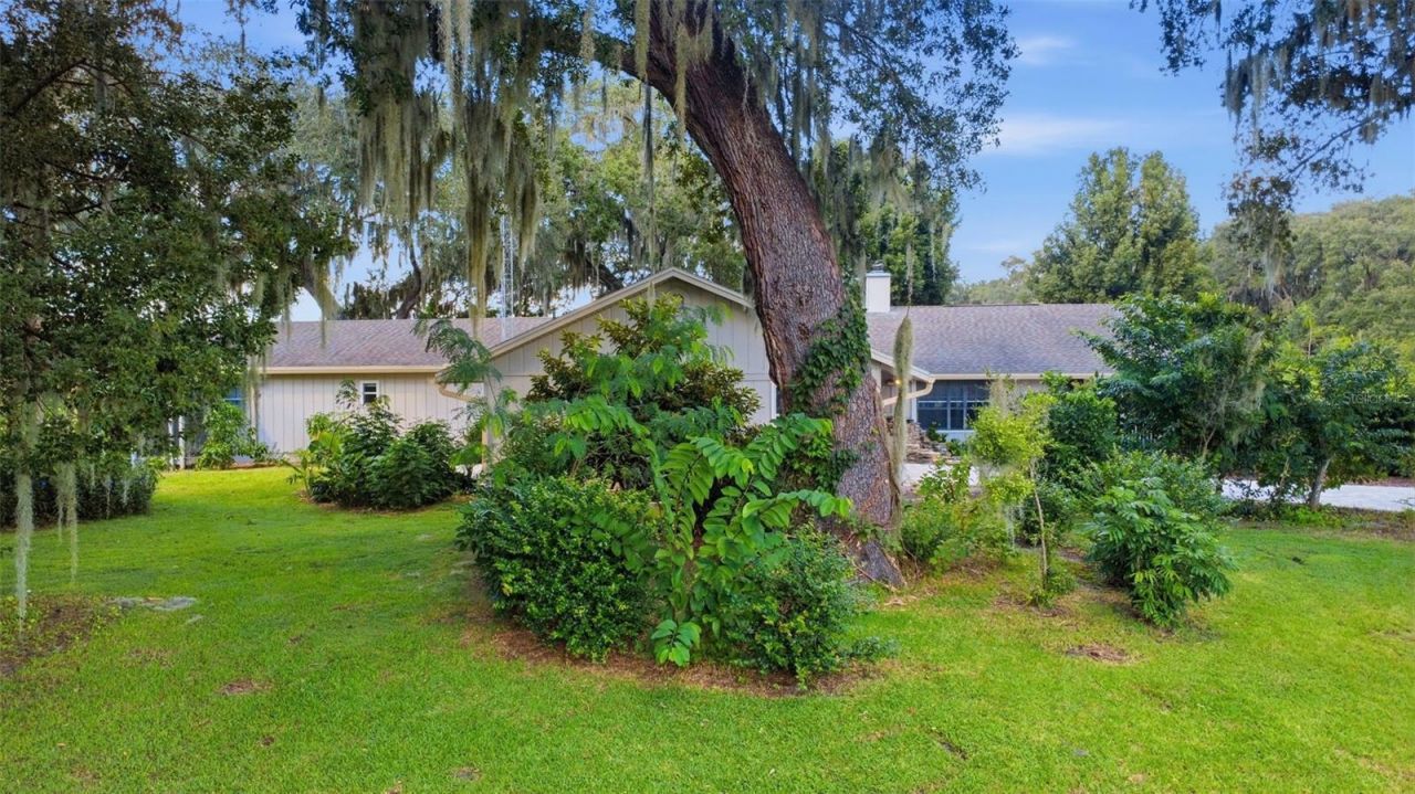 41520 Charm Lake Drive, Umatilla, FL 32784 Photo