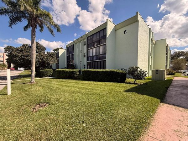 1130 N LAKE PARKER AVENUE , Unit B112, LAKELAND, FL 33805