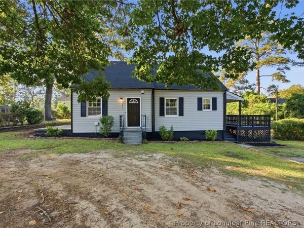 211 W Central Avenue, Raeford, NC 28376