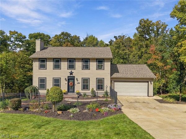 1907 Dogwood Square NE, Bolivar, OH 44612