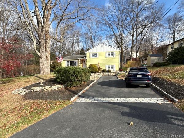 10 Woodland Place , Airmont, NY 10952
