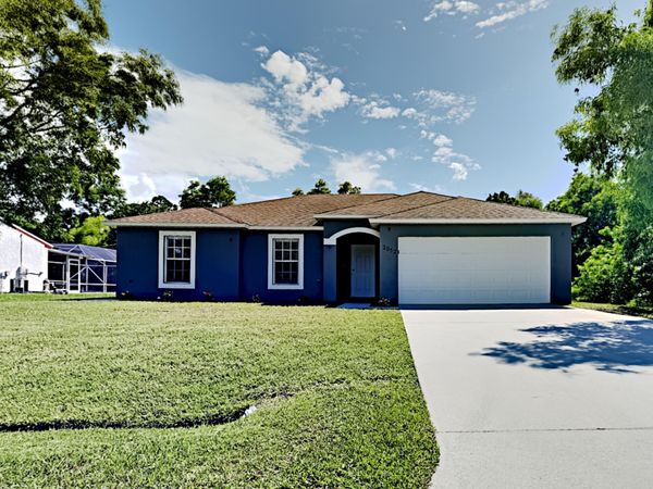 2052 SE HEATHWOOD Circle, Port St. Lucie, FL 34952