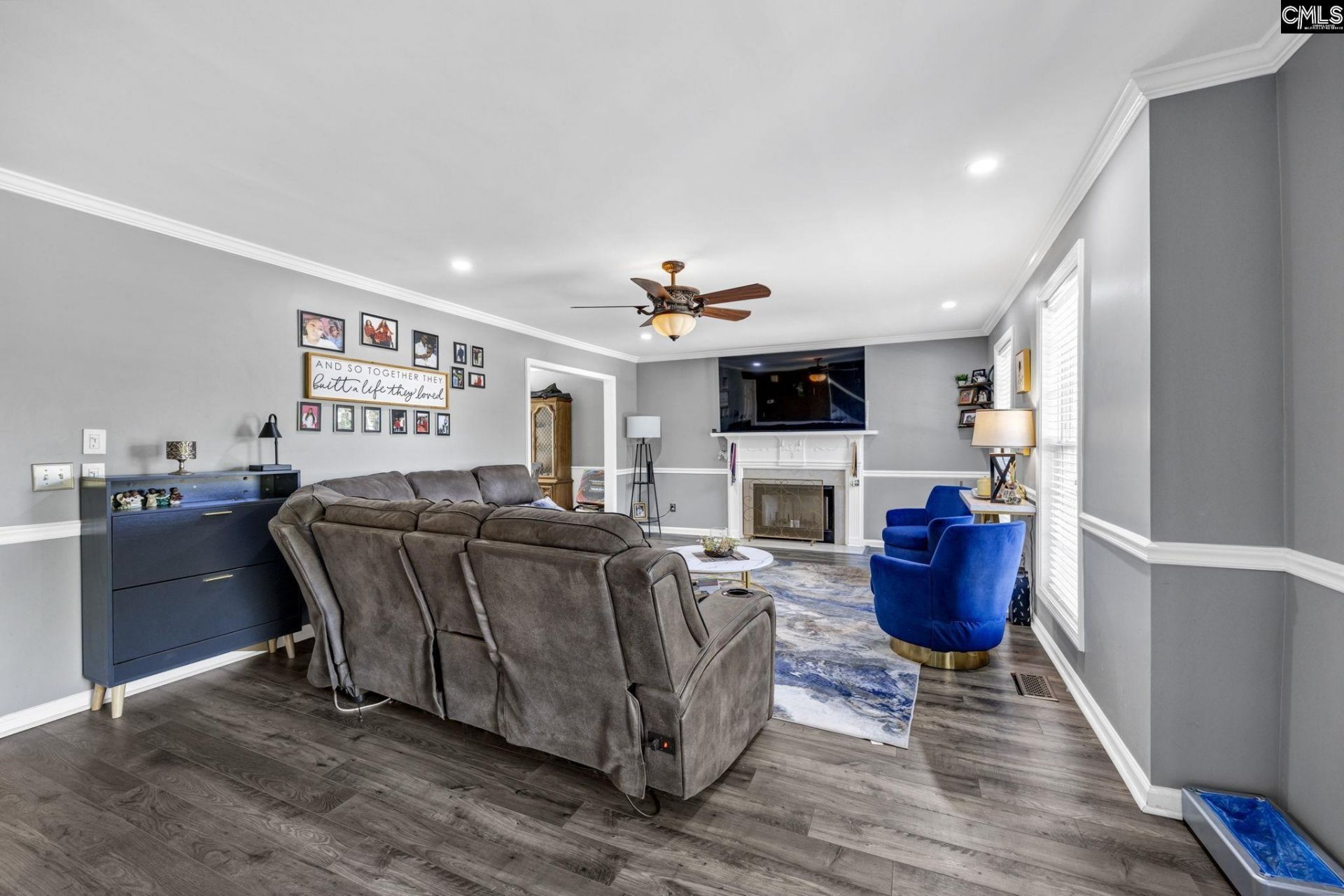 239 Charles Towne Court  Photo 4