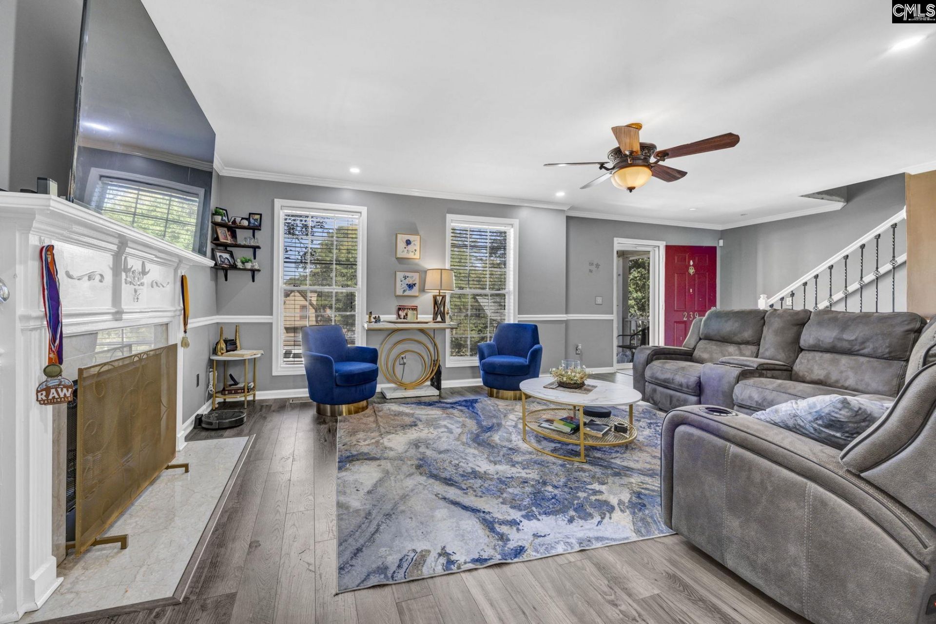 239 Charles Towne Court  Photo 6