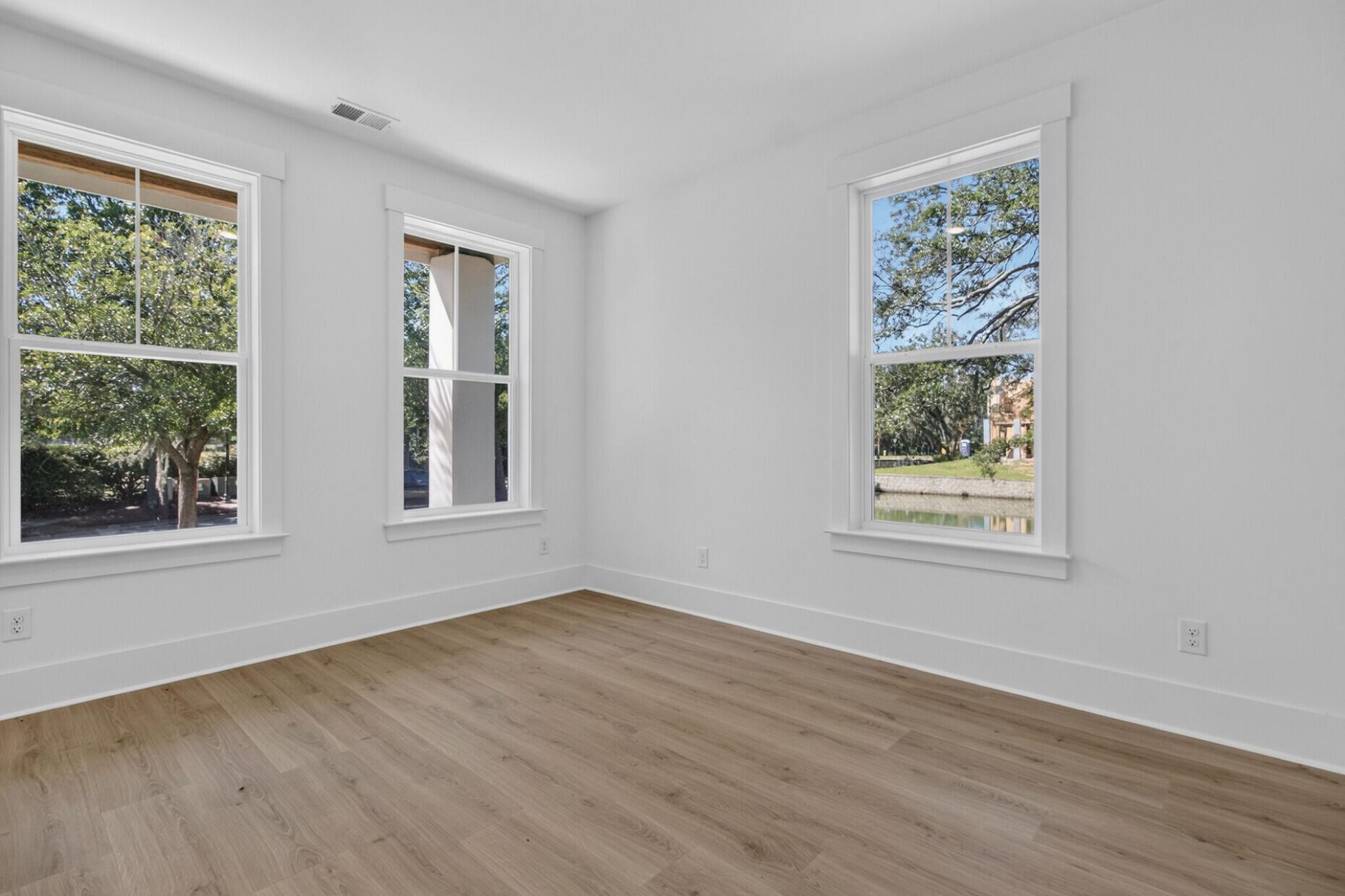 122 Fairbanks Drive Photo 6