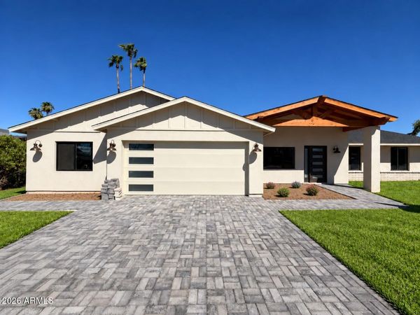5220 E WINCHCOMB Drive, Scottsdale, AZ 85254