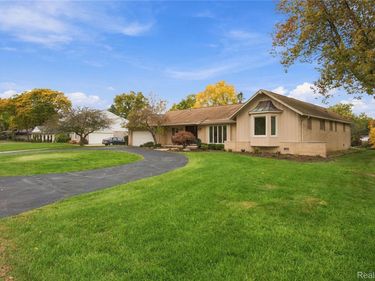 5324 Greenbriar Drive , West Bloomfield Township, Mi 48323