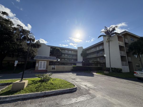 3120 N PINE ISLAND Road, Unit 403, Sunrise, FL 33351