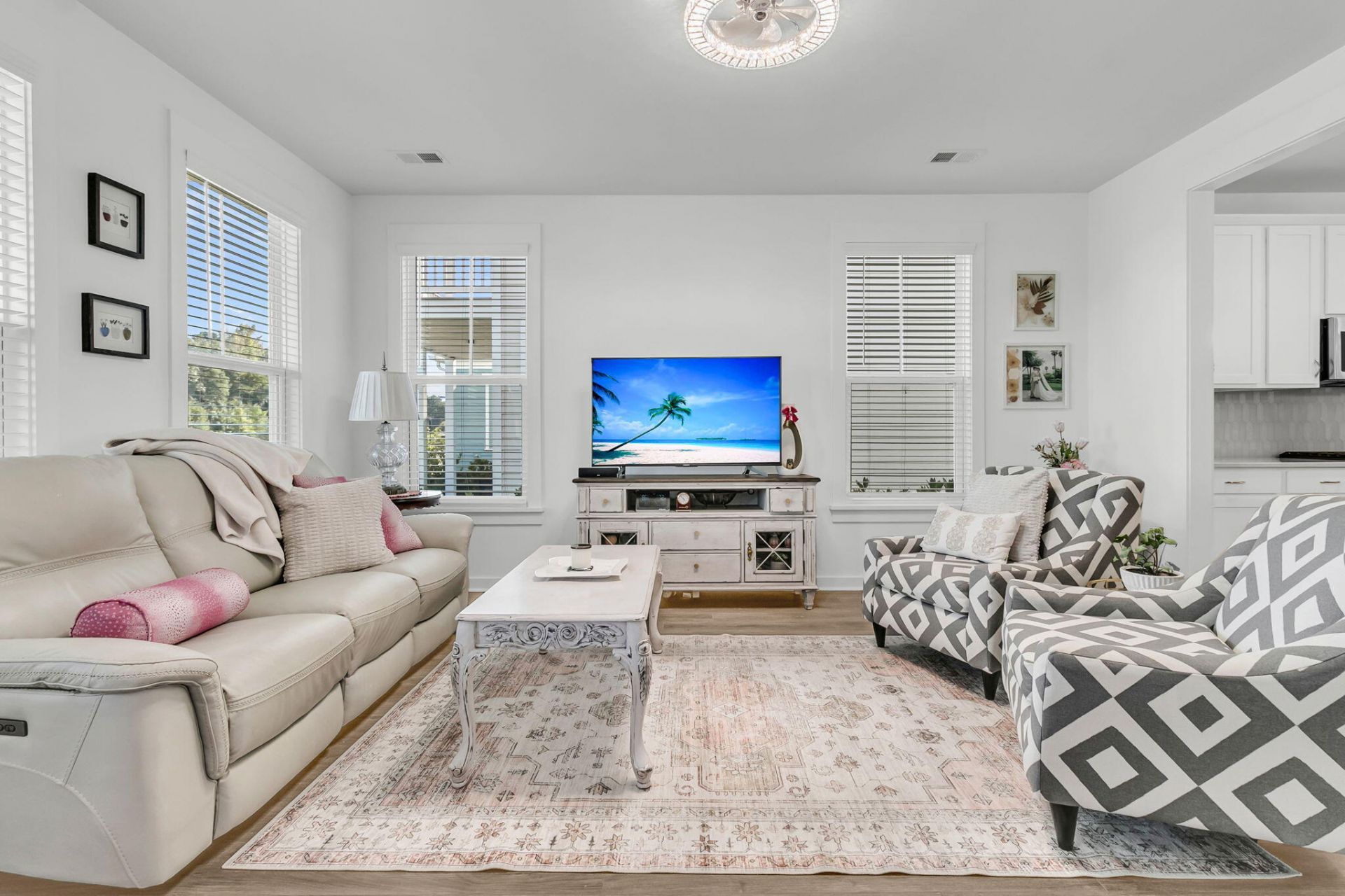 220 Midtown Avenue Photo 4