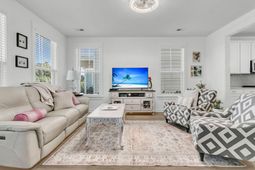 220 Midtown Avenue photo 4
