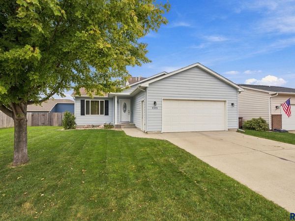 8309 S Brett Ave, Sioux Falls, SD 57108