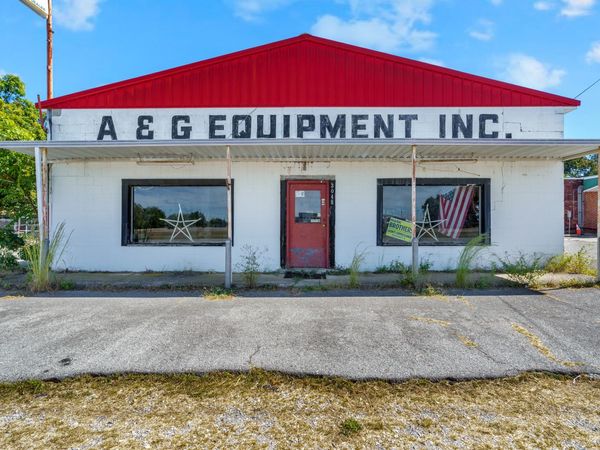 3048 Woodbury Hwy , Manchester, TN 37355