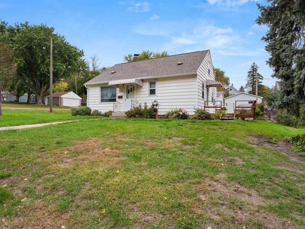302 E 8th St, Dell Rapids, SD 57022