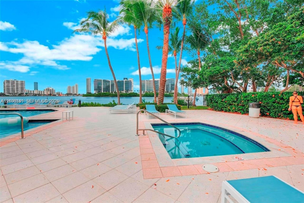 3135 NE 184th St, Unit 2205, Aventura, FL 33160 Photo