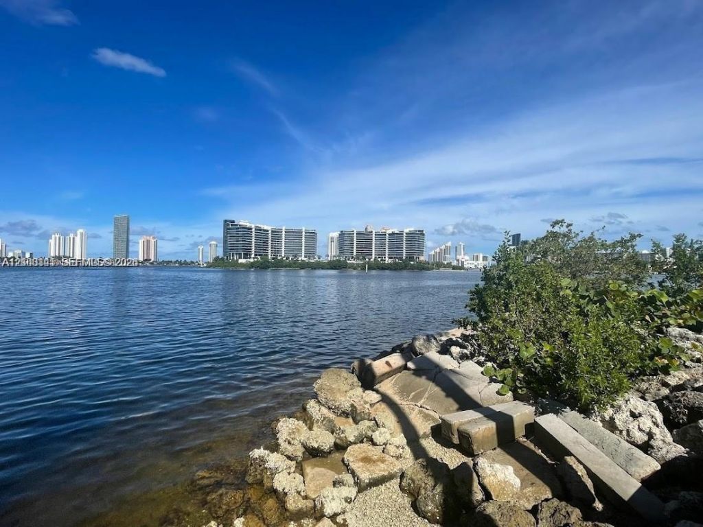 3135 NE 184th St, Unit 2205, Aventura, FL 33160 Photo