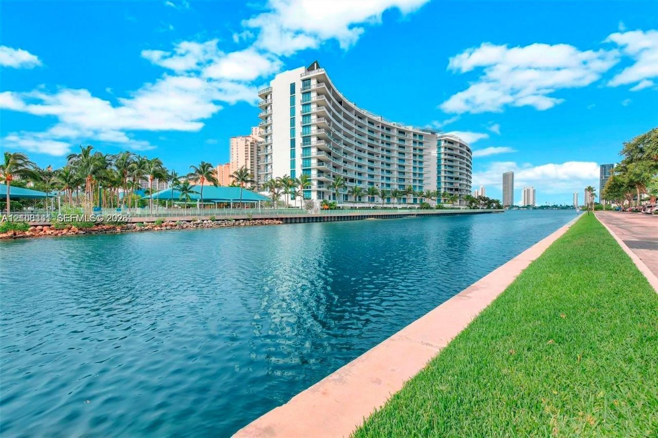 3135 NE 184th St, Unit 2205, Aventura, FL 33160 Photo