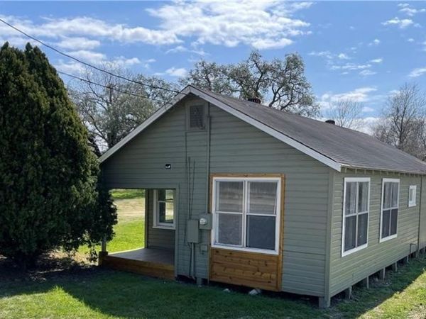 1127 US Highway 59, Goliad, TX 77963