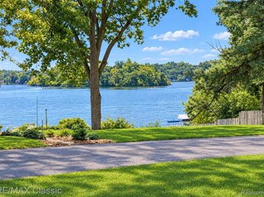 Vacant Lakeview Drive, Highland Township, Mi 48356