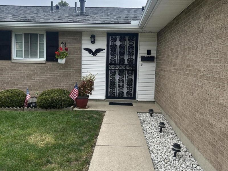 321 N Garber Drive, Tipp City, OH 45371 Photo 2