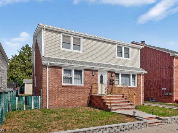 17 Kossuth St, Wallington, NJ 07057