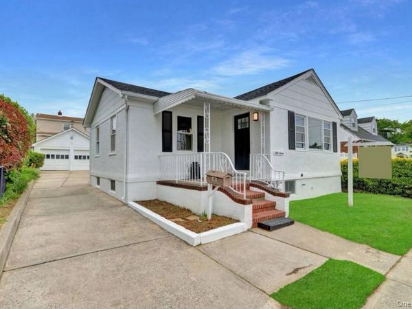 57 Catherine Avenue , Franklin Square, NY 11010
