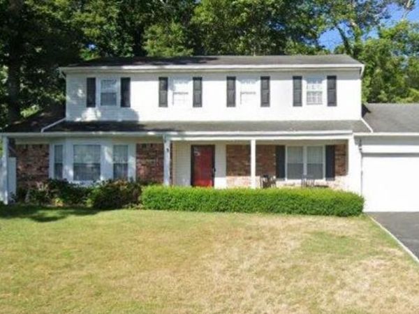 20 Beaumont Lane , Lake Grove, NY 11755