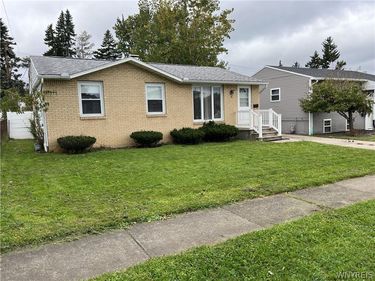 6 Mayberry Drive W, Buffalo, NY 14227