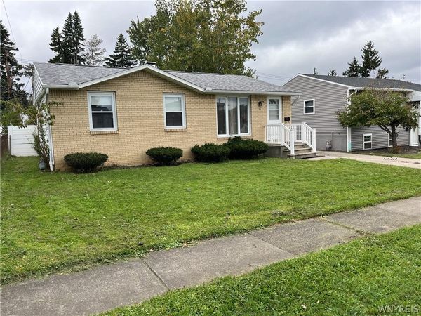 6 Mayberry Drive W, Buffalo, NY 14227