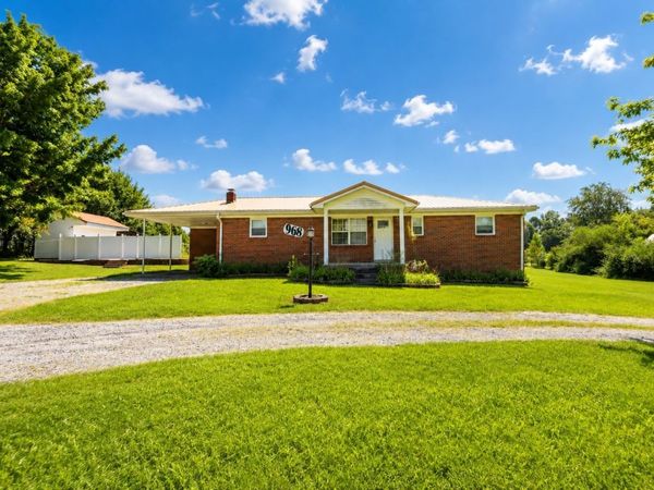 968 Old Nashville Hwy , Mc Ewen, TN 37101