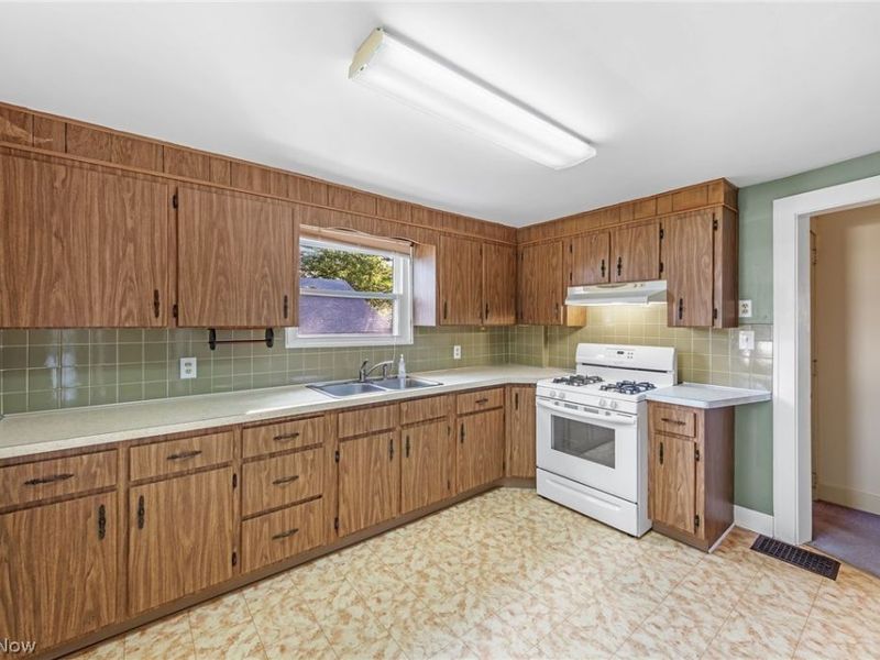 7949 Ridge Road, Wadsworth, OH 44281 Photo 11