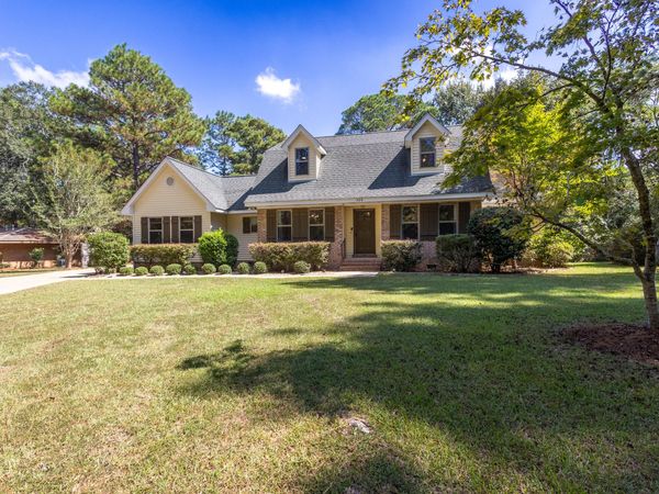 300 Honeysuckle Dr., Hattiesburg, MS 39402