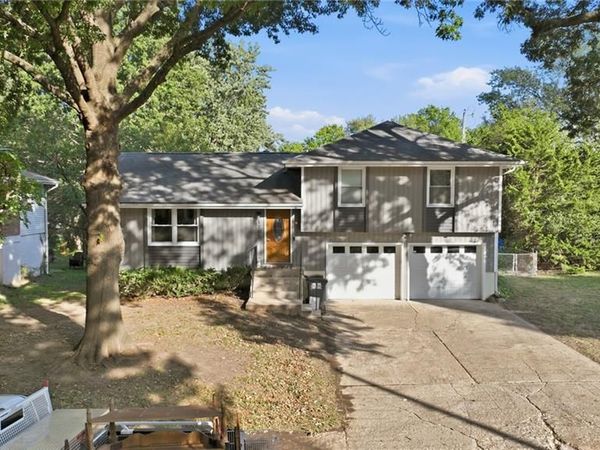 1305 Madison Street, Lee's Summit, MO 64081